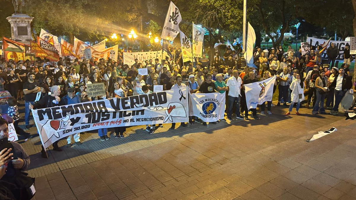 Multitudinaria marcha en el centro de la Capital por el Día de la Memoria